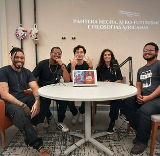 integrantes do podcast távola filosófica, em uma conversa com o convidado Escritor Alê Santos