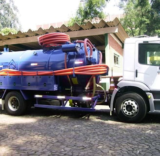 caminhão de sucção e hidrojateamento