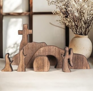 empty tomb decoration