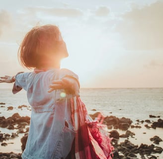 Femme libre et ancrée, qui a repris sa place après l’épuisement maternel