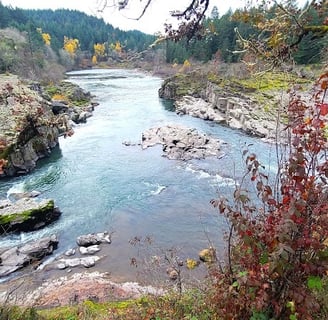 Waterfall Hwy, OR - Intersection of 2 rivers called Colliding Rivers in Glide