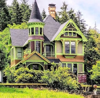 Drain OR - a beautiful 1800's colorful home with exquisite detail