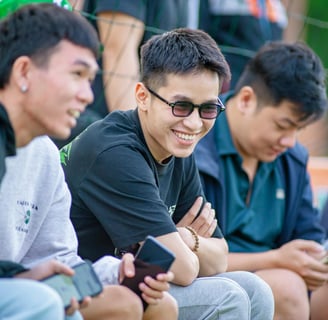 freinds sitting chatting a some sporting event