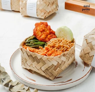 Besek Bambu 10x10 Cocok digunakan untuk wadah nasi besek mini.