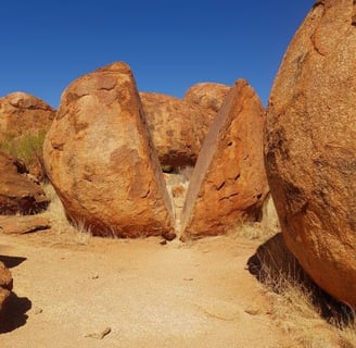 The Devil's Marbles or Karlu Karlu