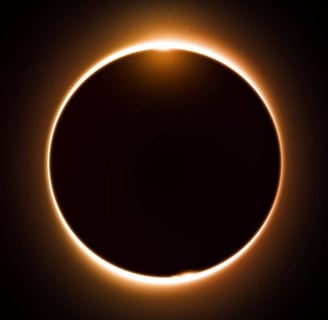 Imagem de um eclipse solar total