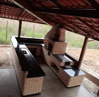 Transforme seu quintal com uma área gourmet elegante e funcional.