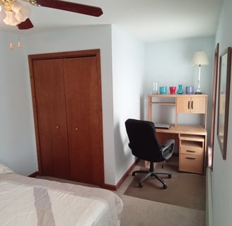 desk nook in bedroom #3