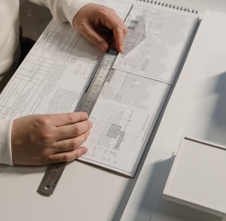 Etudiant en architecture qui étudie
