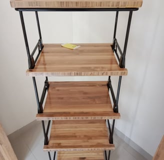 Rak papan Bambu Dengan Konstruksi Besi