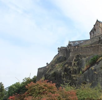 view of the edinburgh castle