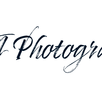 Logo élégant du site L.A Photographie, avec une typographie manuscrite, reflétant un style artistique et raffiné