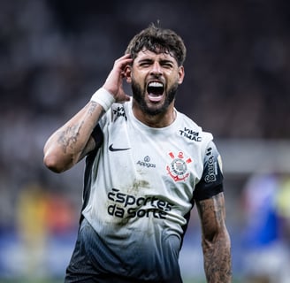 yuri alberto, jogador de futebol comemorando gol do corinthians