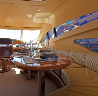 yate azimut 62 en renta cabo san lucas interior