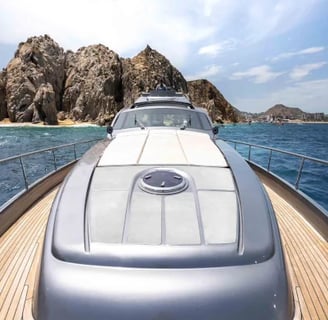 Yate Pershing 75 en renta cabo san lucas asientos