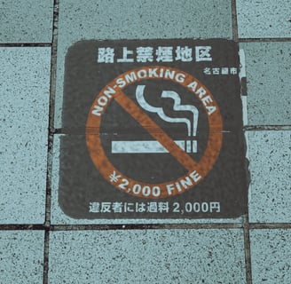 a sign that says no smoking in english