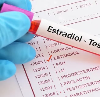 Estradiol (E2) hormonu, kadın sağlığı ve üreme sistemi üzerinde önemli rol oynayan bir östrojen türüdür.
