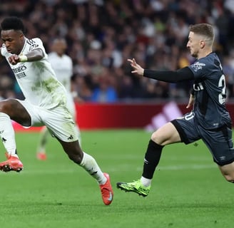 Vini Jr em ação durante jogo entre Real Madrid e Rayo Vallecano, pela 27ª rodada de La Liga (Foto: Thomas COEX / AFP)
