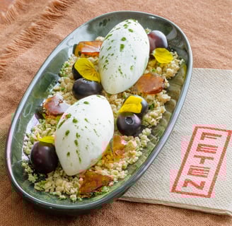panna cotta de té Matcha crumble de frutos secos arándanos fusión postre japonés