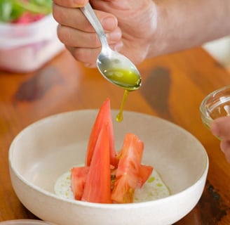 chef privado ensalada de tomate de temporada con shiso leche showcooking fusión japonesa