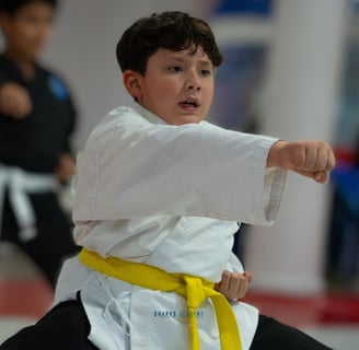 niño entrenando karate mejorando su concentración en narvarte