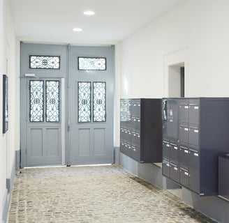 entree-copropriete-renovation-boites-aux-lettres