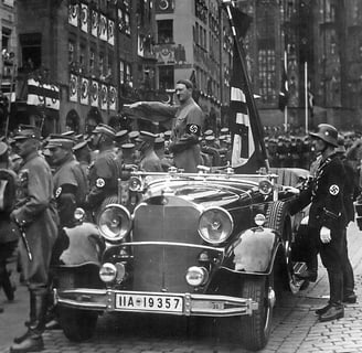Adolf hitler , 1935 , SS, Brown shirts,