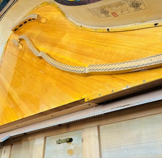 Vernissage piano table d'harmonie