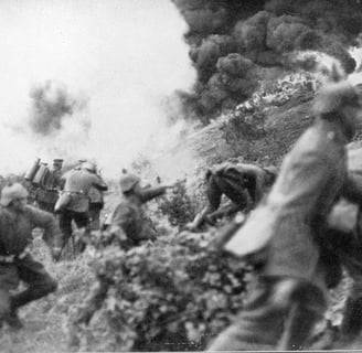 Soldats allemands quittant les tranchées pour attaquer la colline du Toter Mann (Mort‑Homme), 14–15