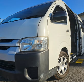 Safe and comfortable airport maxi van service for group travel