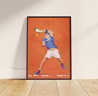 Poster tenis înrămat, cu Rafael Nadal, pe fundalul de zgură de la Roland Garros.