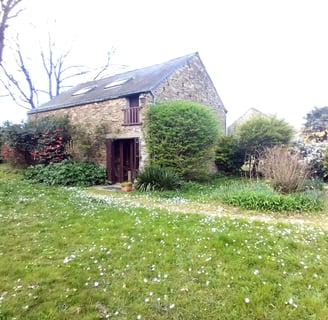Atelier d'artiste -  art contemporain - maison vieille pierre