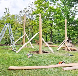 unsere Tischlerei montiert einen Holzspielplatz