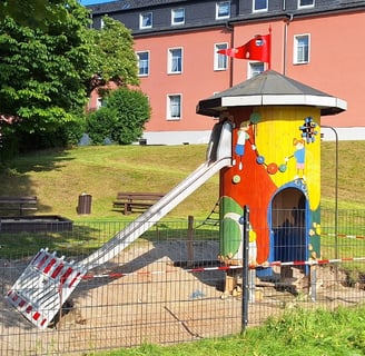 unsere Tischlerei im Erzgebirge fertigt individuelle Kinderspielplätze aus Holz