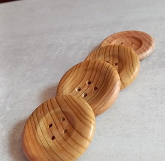 Boutons en séquoia