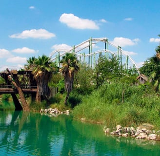 parque de atracciones, aventuras en familia, circuitos, toboganes, tirolinas, rocódromo