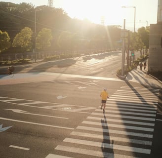 Läufer in der Stadt am morgen