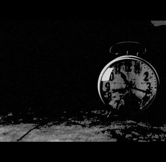 Relógio escuro - horário de verão