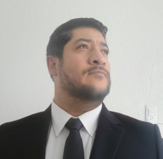 Carlos Espejel es el dinámico Coordinador Académico de dCe