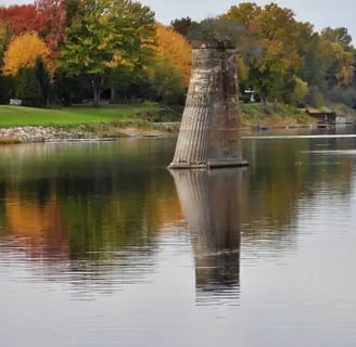 Pierreville, ruines de pont, rivièere. automne