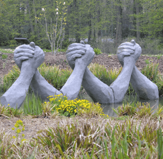 Sculpture photographiée dans le parc Caillebote