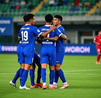 Persib Bandung Tetap Kokoh di Puncak Klasemen Liga 1 2024_2025 Meski Tertinggal dari Bali United