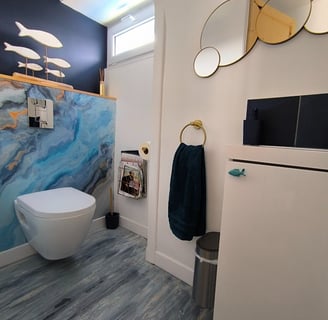 agencement décoration wc suspendu sol esprit peinture vieillie