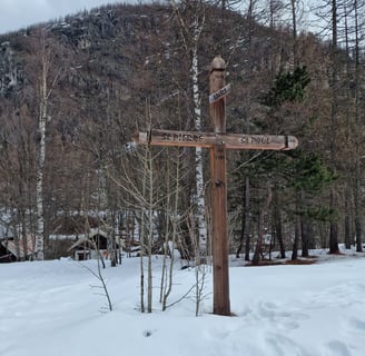 Croix devant la chapelle