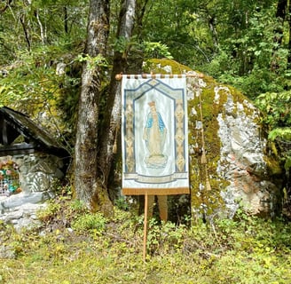 Bannière et oratoire de Béassac