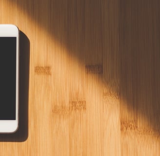 Avec plus de 60% des navigations sur mobile, un site non responsive peut faire fuir vos clientes.