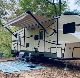 RV Rental Company in Crowley LA | Lightning RV Rentals