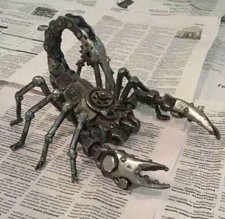 Scorpion en métal réalisé à partir de pièces mécaniques recyclées