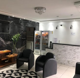 sala de tv, com televisão sofá super confortável
