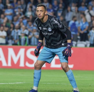 Marchesín em campo pelo Grêmio em 2024.